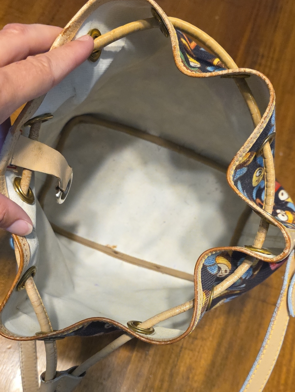 Dooney & Bourke  Bee Print Drawstring Shoulder Bag Rare - Picture 14 of 16